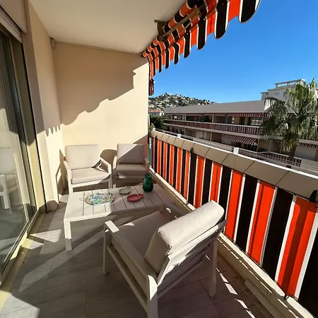 Апартаменты L'estivaliere - Golfe Juan - Confortable T3 Vue - Climatise Et Garage Ferme *