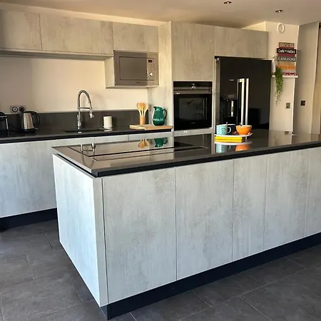 L'estivaliere - Golfe Juan - Confortable T3 Vue - Climatise Et Garage Ferme Валлорис