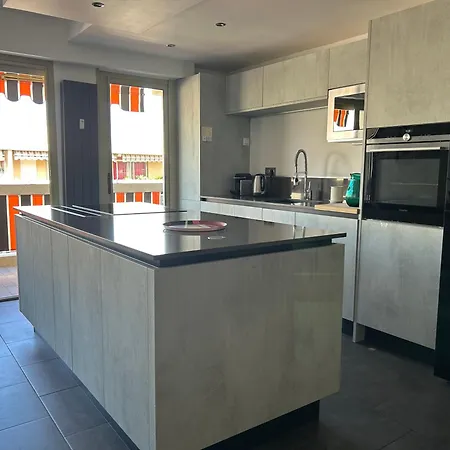 Апартаменты L'estivaliere - Golfe Juan - Confortable T3 Vue - Climatise Et Garage Ferme Валлорис