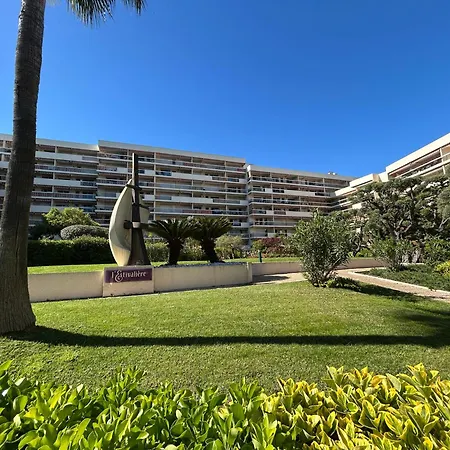 Апартаменты L'estivaliere - Golfe Juan - Confortable T3 Vue - Climatise Et Garage Ferme Валлорис